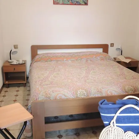 Three Flat With Garden Enciosed By Hedge * Bibione